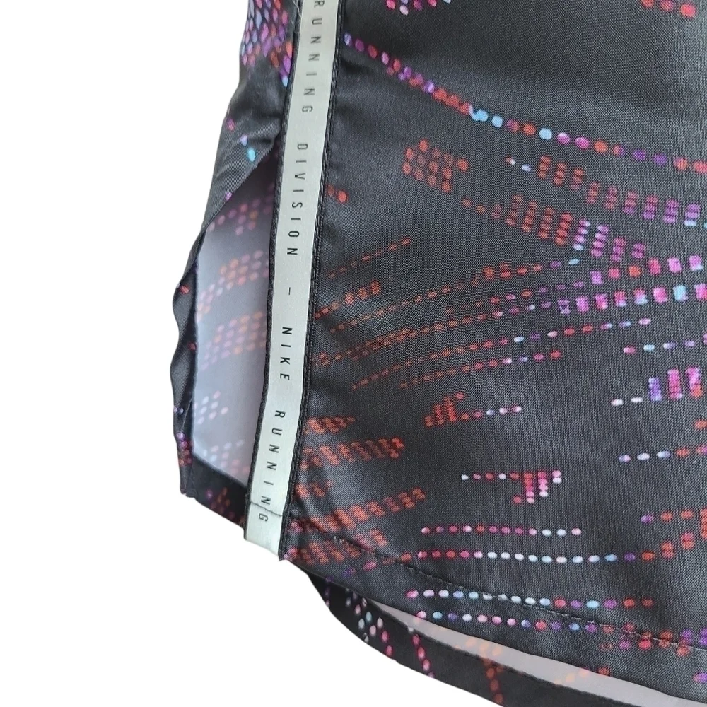 NWT Nike Run Division Stride 5